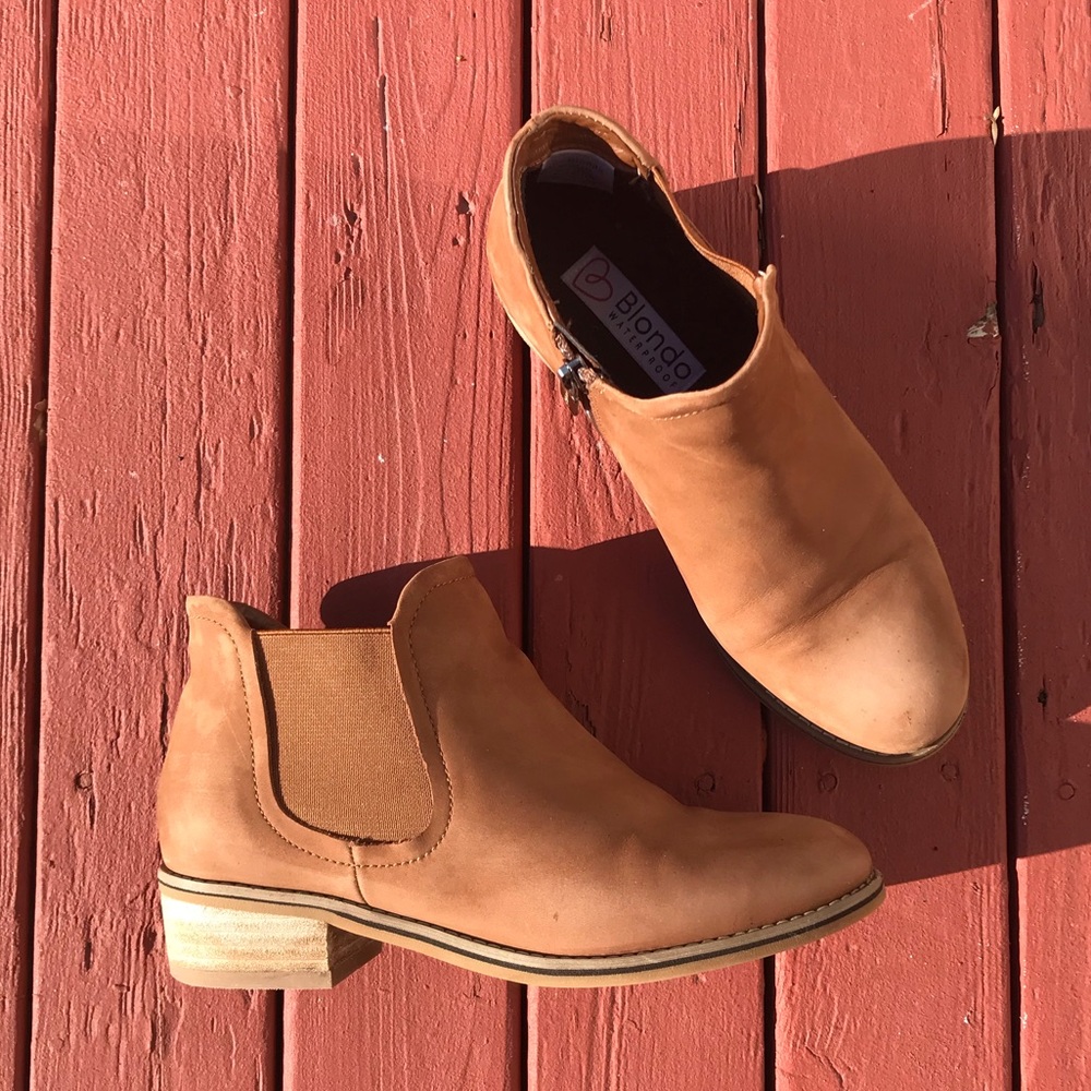 ⚡️SALE⚡️ BLONDO Lidia Waterproof Booties 7.5 Tan brown Chelsea ankle boot GUC